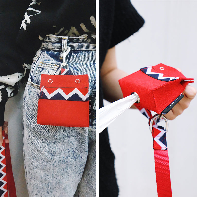 DISONTAG Dog Poop Bag Holder Zinc alloy hook buckle for any Leash with 1 Free Durable Rolls